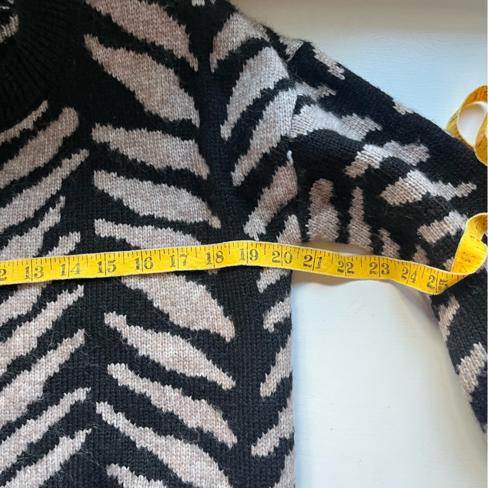 Evereve - Wyatt Cardigan Sweater - black/latte - size S - Picture 12 of 13